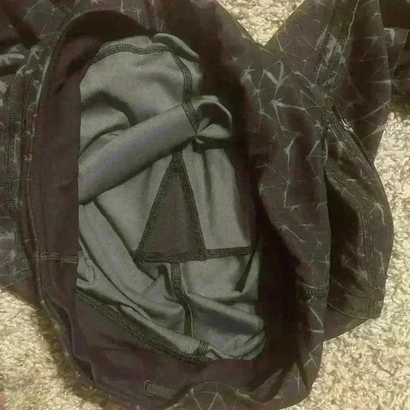 Lululemon Run: Top Speed Crop *Full-On Luxtreme
Star Crushed Coal Black size 6 - Picture 14 of 14